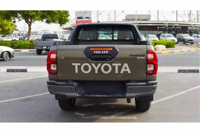 Toyota Hilux пикап, 4.0 л., полный привод, 2022 г., почти новый, газ