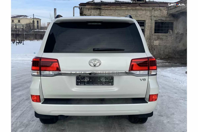 Toyota Land Cruiser, 4.6 л., полный привод, 2018 г.