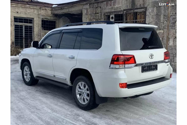 Toyota Land Cruiser, 4.6 л., полный привод, 2018 г.