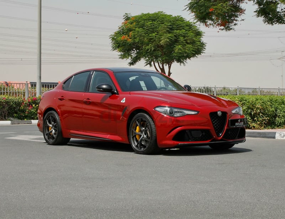 ALFA ROMEO GIULIA 2019-GCC-AGENCY MAINTAIN-VERY LOW 18K KM-FULL LOADED-ORIGINAL PAINT