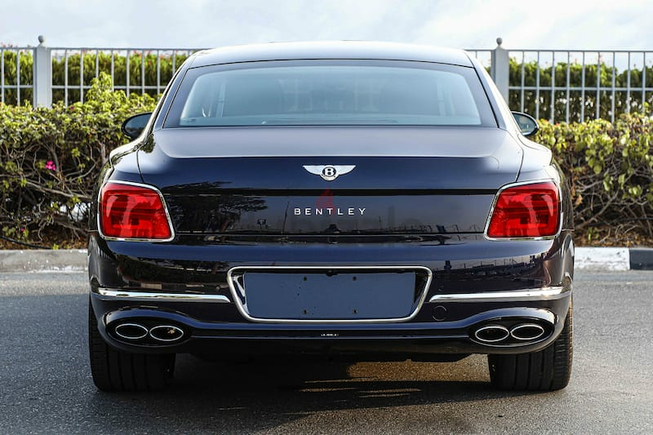 2022 Bentley Flying Spur 2.9L V6 Hybrid - Mileage + Luxury + Powerful Bi-turbo Engine