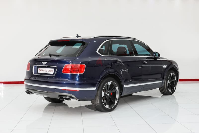 WARRANTY AVAILABLE || Bentley Bentayga V8 2019 Blue-Red 36,000 KM