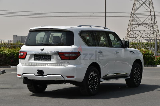 Nissan patrol V8 platinum Gcc 3 years local Delar warranty