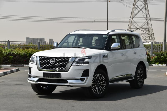 Nissan patrol V8 platinum Gcc 3 years local Delar warranty