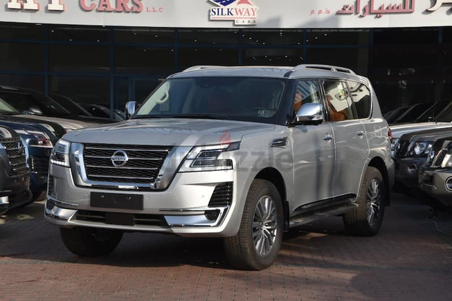 Nissan patrol V6 platinum Gcc 3 years local Delar warranty