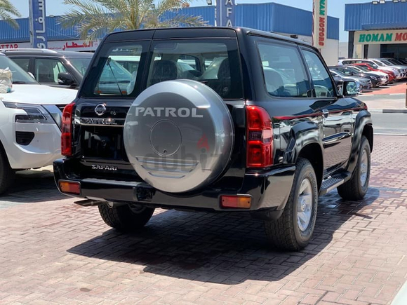 Nissan patrol Safari M/T 3 Doors Gcc 3 years local Deale