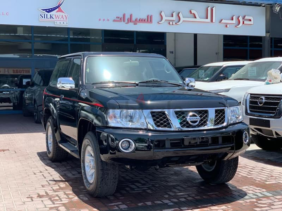 Nissan patrol Safari M/T 3 Doors Gcc 3 years local Deale