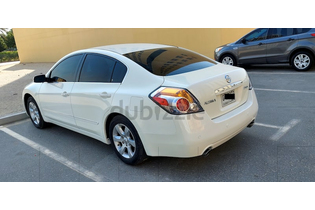 Nissan Altima 2009 - Family used Well Maintained Bluetooth/WiFi/USB Bose Premium Sound System