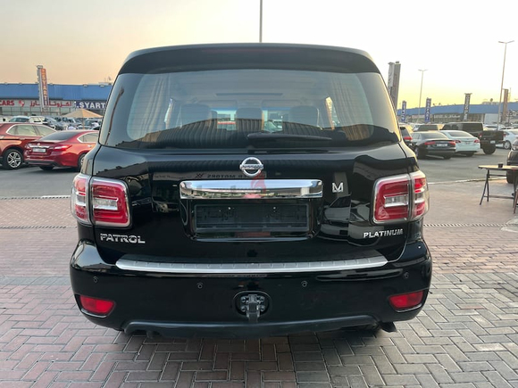 Nissan patrol platinum 2016(GCC) V8 SE top options 100% Free Accident very well Maintained No Issue