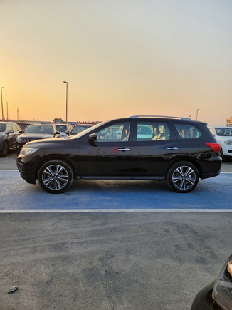 Nissan Pathfinder - SL - 3.6L -6V- 2019 - GCC