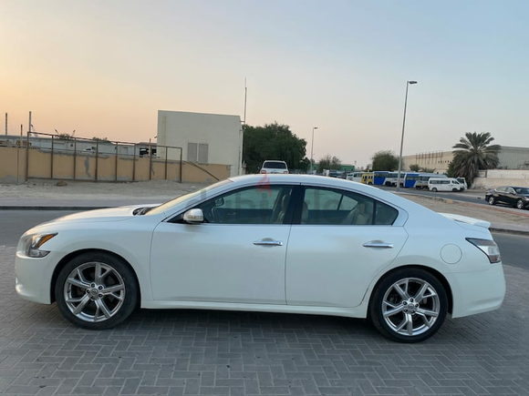 Stunning Nissan Maxima Top 2014 GCC Single owner ,original paint Low mileage