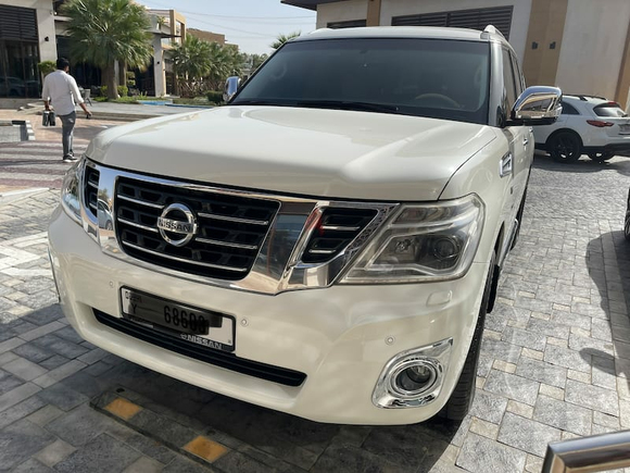 Nissan patrol 2017 LE platinum Full service history GCC Free Accident