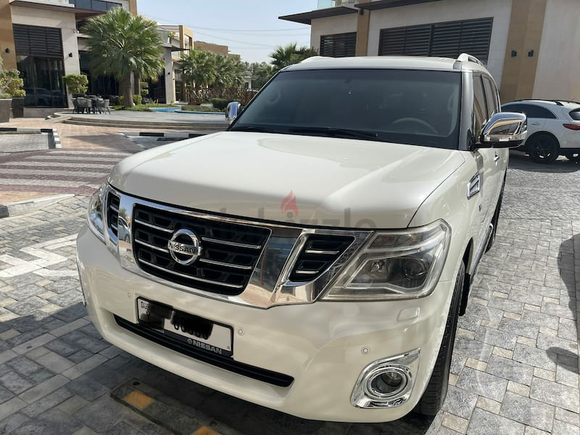 Nissan patrol 2017 LE platinum Full service history GCC Free Accident