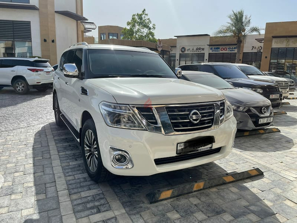 Nissan patrol 2017 LE platinum Full service history GCC Free Accident