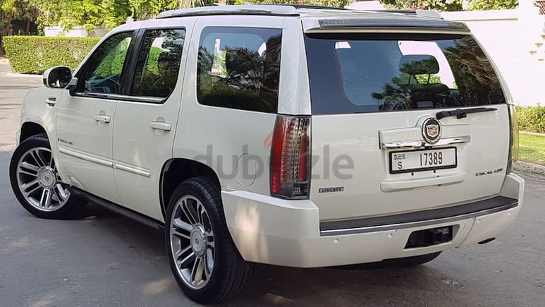 HIGHEST CATEGORY//CADILLAC ESCALADE V8//GCC SPECS,,DIRECT OWNER,,200% FREE ACCIDENT,,
