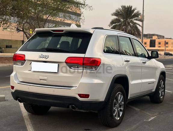 WELL MAINTAINED - 2014 GRAND CHEROKEE 5.7 V8 - IN A VERY GOOD CONDITION - GCC SPECS