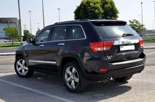 Jeep Grand Cherokee Overland V8 2011 Well Maintained