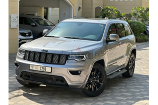 Jeep Grand Cherokee Night Eagle Silver 2017 With Free Service Contact In Excellent Condition