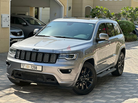 Jeep Grand Cherokee Night Eagle Silver 2017 With Free Service Contact In Excellent Condition