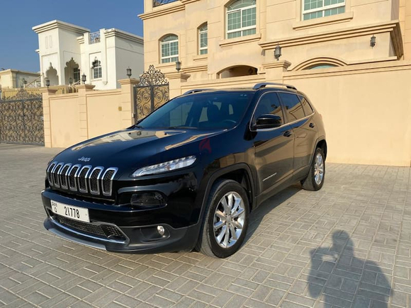Jeep Cherokee limited TOP AWD GCC full service history at jeep dealership free accident
