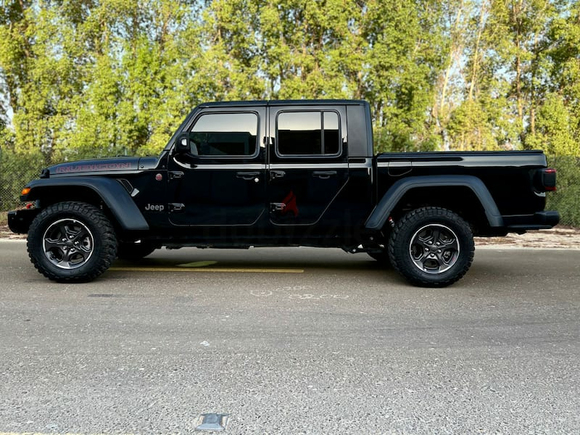 JEEP RUBICON GLADIATOR 2021 (low mileage) fully loaded