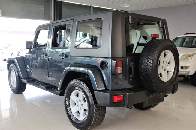 JEEP WRANGLER UNLIMTES SAHARA 2008 IN EXCELENT CONDITIONS GULF SPACE