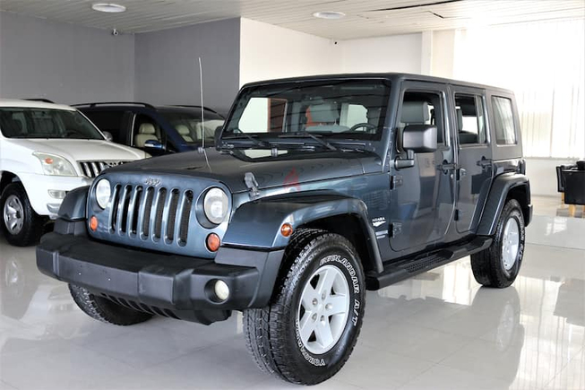 JEEP WRANGLER UNLIMTES SAHARA 2008 IN EXCELENT CONDITIONS GULF SPACE