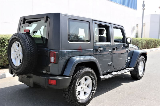 JEEP WRANGLER UNLIMTES SAHARA 2008 IN EXCELENT CONDITIONS GULF SPACE