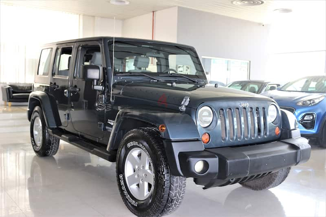 JEEP WRANGLER UNLIMTES SAHARA 2008 IN EXCELENT CONDITIONS GULF SPACE