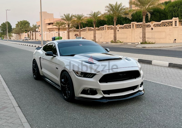 2017 MUSTANG GT/V8 full premium special color pearly white car in very excellent condition