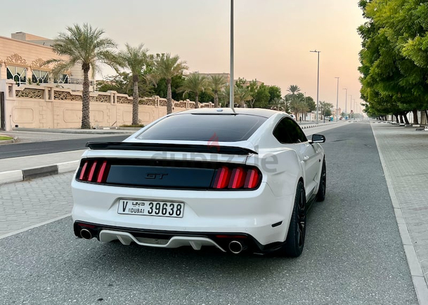 2017 MUSTANG GT/V8 full premium special color pearly white car in very excellent condition