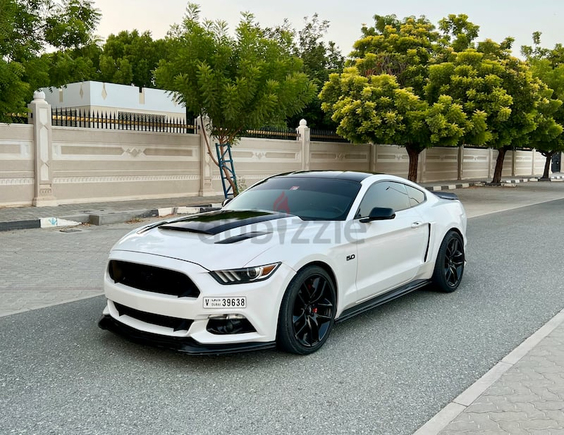 2017 MUSTANG GT/V8 full premium special color pearly white car in very excellent condition