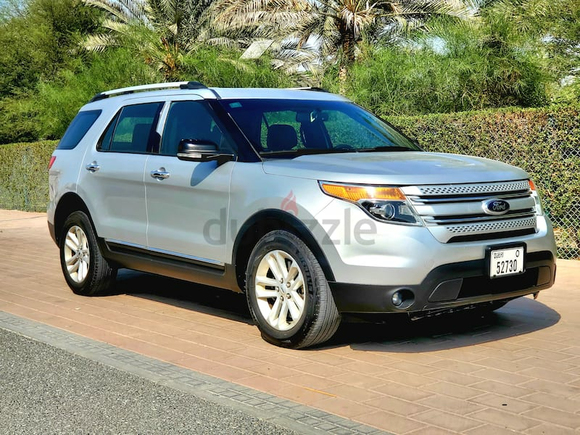 Stunning Silver Ford Explorer 4WD XLT 2014 GCC Fully Loaded Zero Accident Original Paint