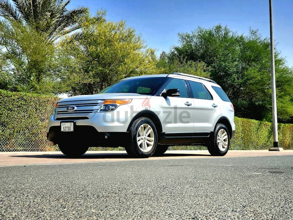 Stunning Silver Ford Explorer 4WD XLT 2014 GCC Fully Loaded Zero Accident Original Paint