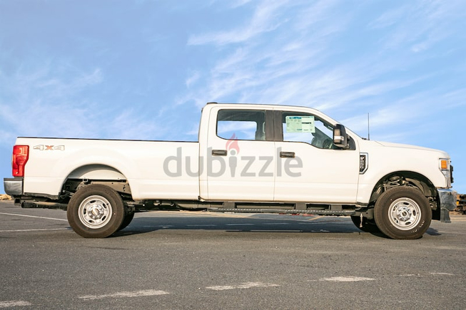 F-250 6.2L CREW CAB XL 4X4 MID [**EXPORT ONLY**]