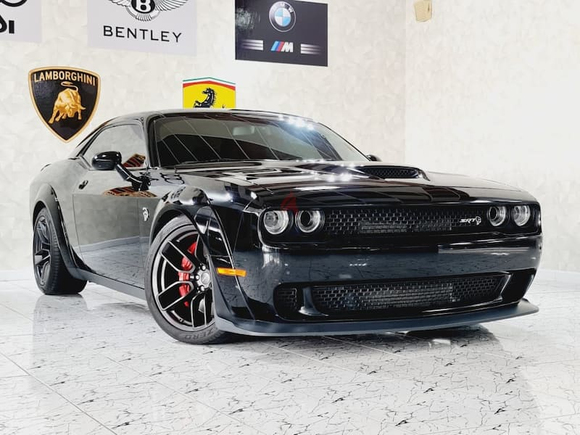 AED 3820/MONTH-DODGE CHALLENGER HELLCAT - 2018-GCC-FULLY LOADED-UNDER WARRANTY-IMMACULATE CONDITION