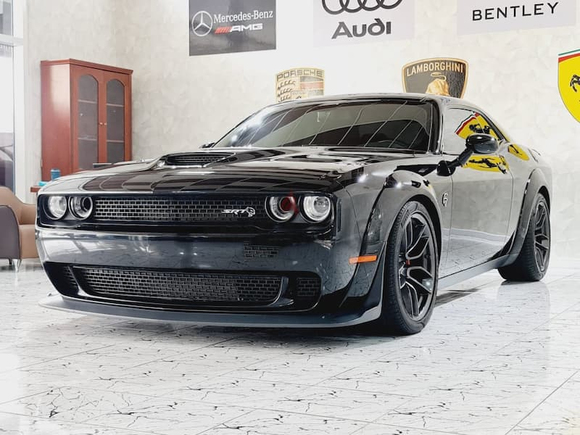 AED 3820/MONTH-DODGE CHALLENGER HELLCAT - 2018-GCC-FULLY LOADED-UNDER WARRANTY-IMMACULATE CONDITION