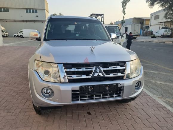 Pajero 3.8L Gcc 2014 Full option top of the Range.