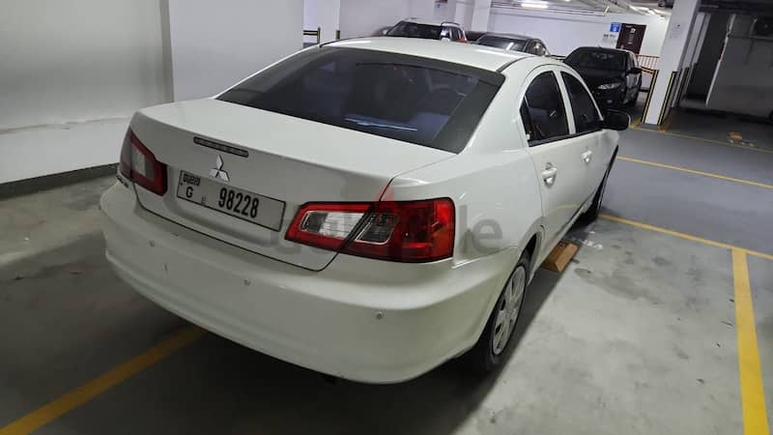 Mitsubishi Galant Model 2012, Lady Driven