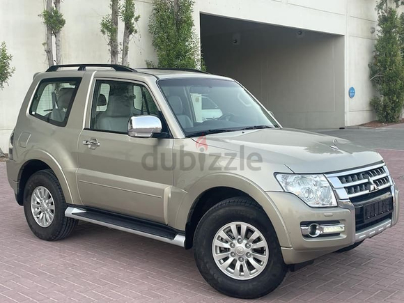 2015 PAJERO V6 3.5 GLS - ORIGINAL PAINT - FULL SERVICE HISTORY - GCC SPECS - ACCIDENT FREE -