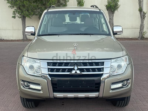 2015 PAJERO V6 3.5 GLS - ORIGINAL PAINT - FULL SERVICE HISTORY - GCC SPECS - ACCIDENT FREE -