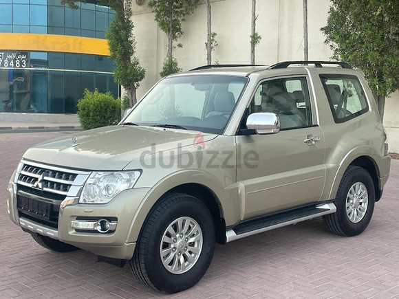 2015 PAJERO V6 3.5 GLS - ORIGINAL PAINT - FULL SERVICE HISTORY - GCC SPECS - ACCIDENT FREE -