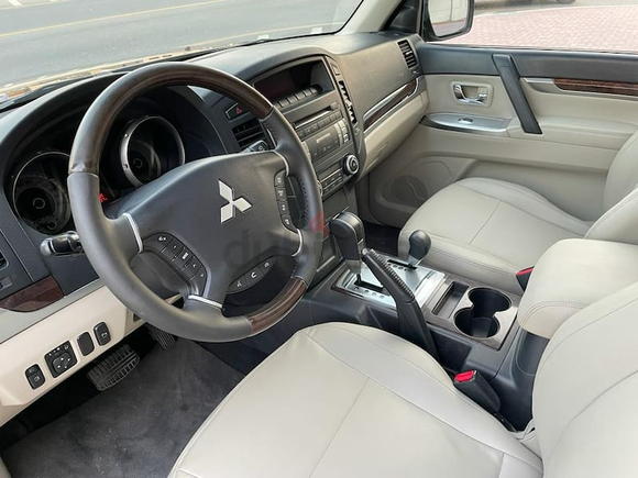 2013 MITSUBISHI PAJERO 4x4 - NO ACCIDENT - GCC SPECS - 7 SEATER