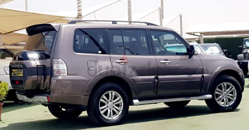 Like New..Mitsubishi Pajero 3.8L GLS Top 5 Door Only 90000KM..GCC Specs..Full Agancy Service History