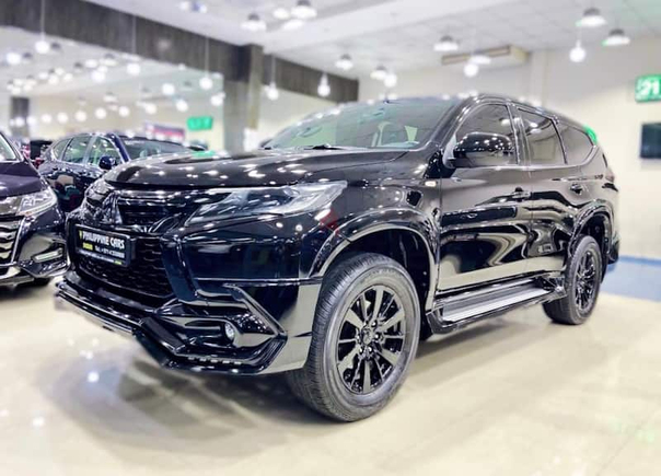 MITSUBISHI MONTERO SIGNATURE EDITION BLACK 2019 / GCC / SPECS