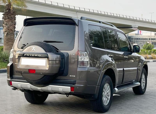 2014 MITSUBISHI PAJERO - WELL MAINTAINED - IN A VERY GOOD CONDITION - GCC SPECS