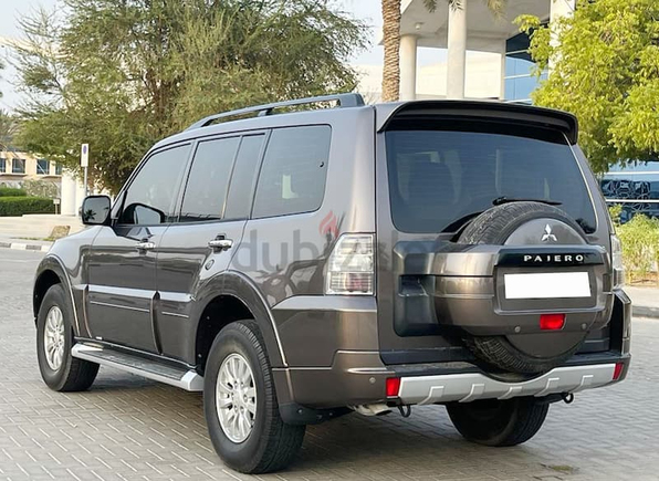 2014 MITSUBISHI PAJERO - WELL MAINTAINED - IN A VERY GOOD CONDITION - GCC SPECS