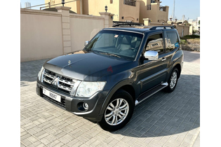Mitsubishi Pajero 3 Door GLS TOP 3.8L GCC full service history free accident and paint