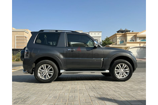 Mitsubishi Pajero 3 Door GLS TOP 3.8L GCC full service history free accident and paint