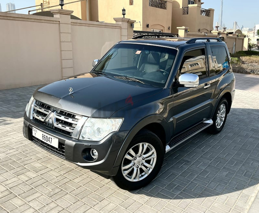 Mitsubishi Pajero 3 Door GLS TOP 3.8L GCC full service history free accident and paint